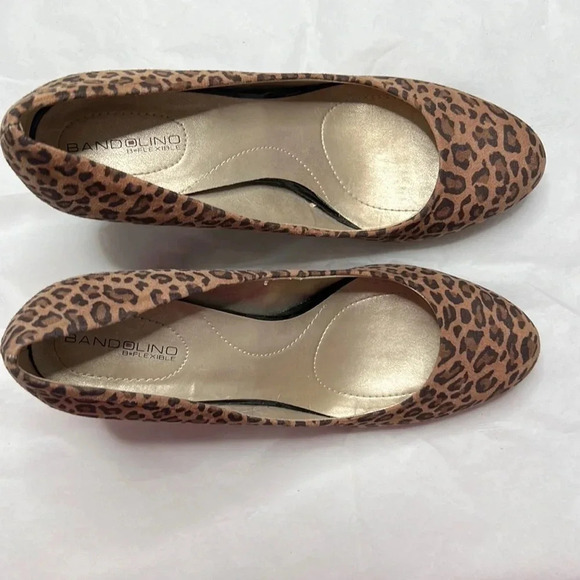 Bandolino leopard print 9 1/2 heels - Picture 2 of 8